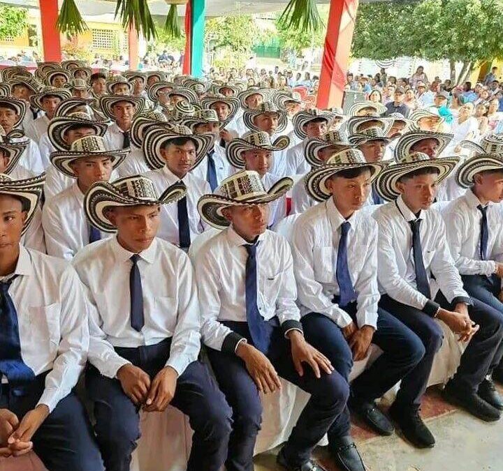 Estudiantes se graduaron con sombrero vueltiao