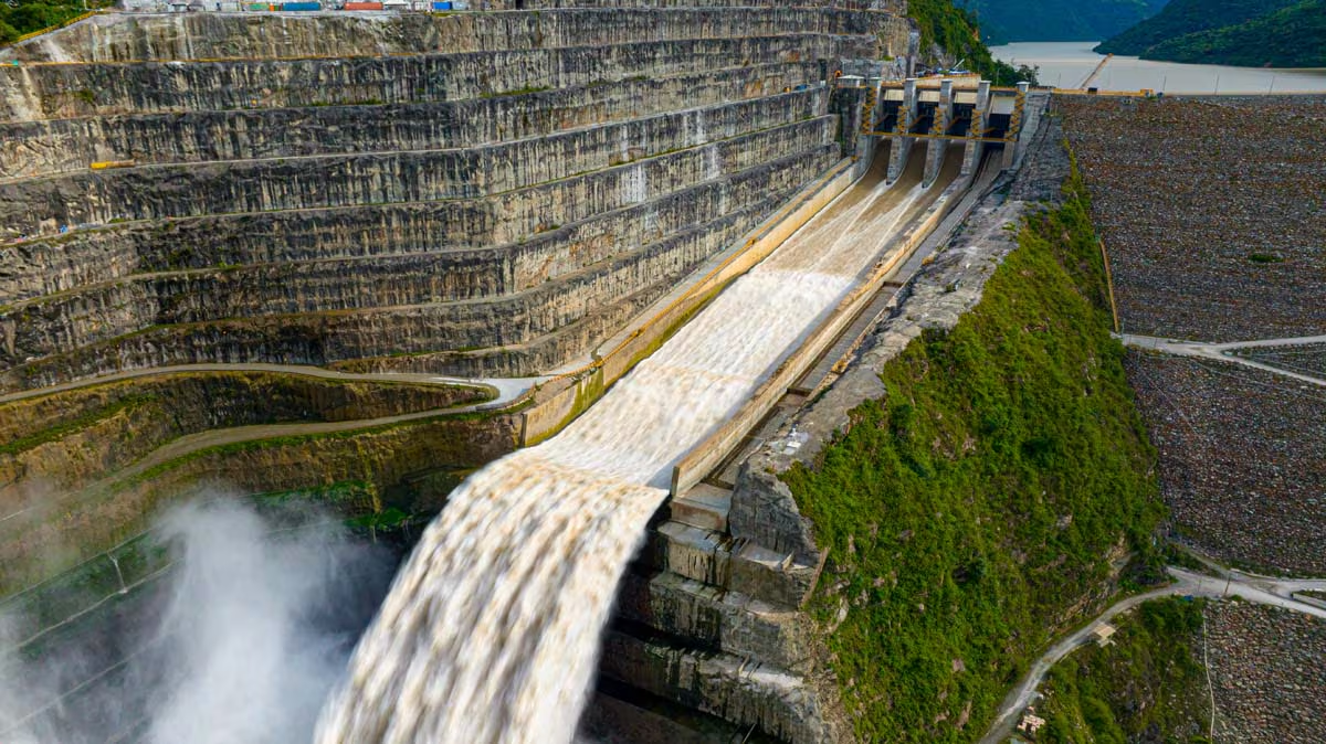 Alarma en Hidroituango: «Fico» y Rendón suspenden visita por amenaza de drones; Ejército niega alerta oficial